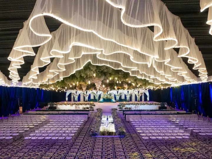 Floral wedding décor by Meragi